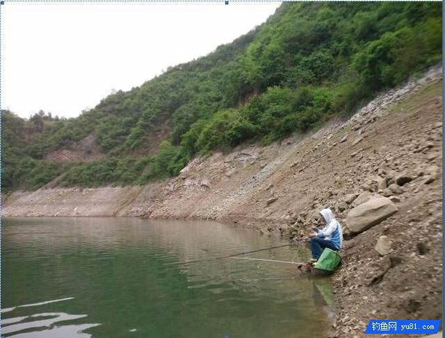 冬钓深浅？老钓友教你浅水选择钓点钓鱼技巧