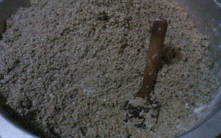 野钓必备的诱鱼窝料制作